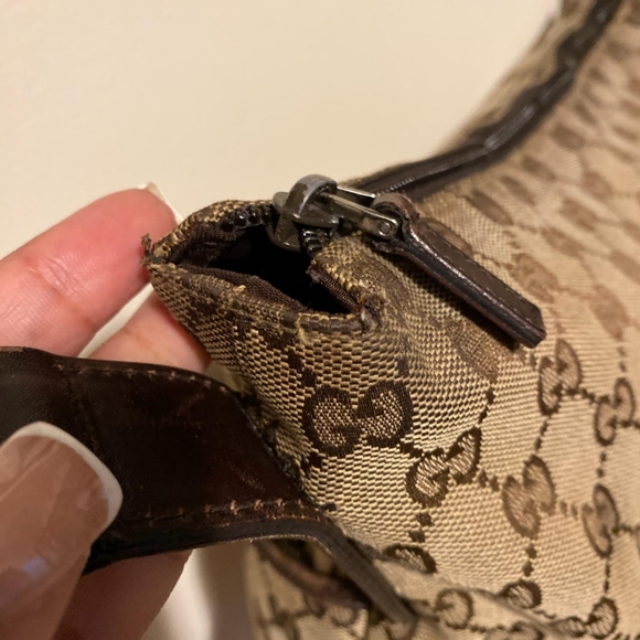 Authentic Gucci Crossbody - Picture 5 of 6